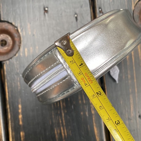 Dior Silver Small Round Silver Cosmetics Case - Picture 9 of 9